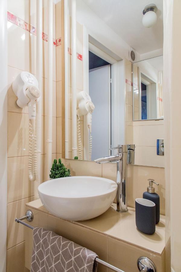 Spacious Downtown Apartment - Old Town ブカレスト エクステリア 写真